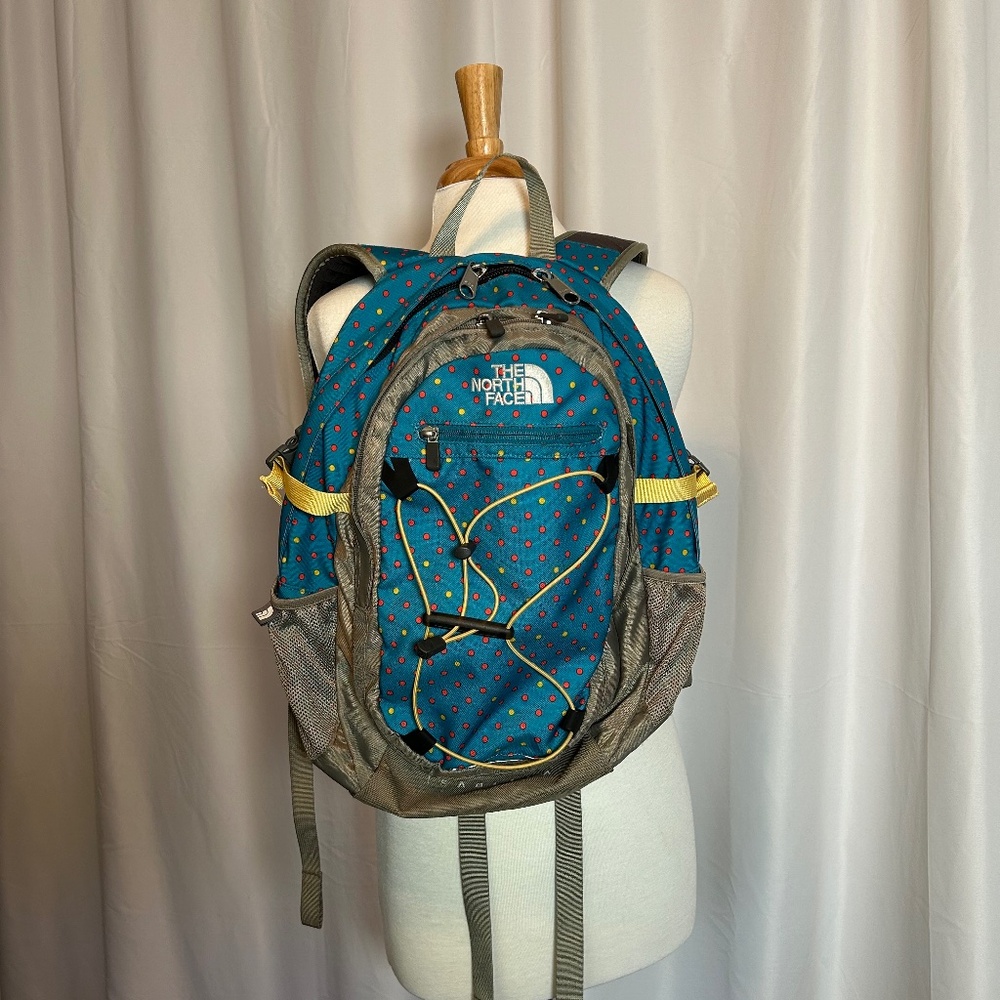 cream and rose gold north face backpack Women's The Recon while side bungee cords allow for compression THE NORTH FACE ELECTRON BACKPACK